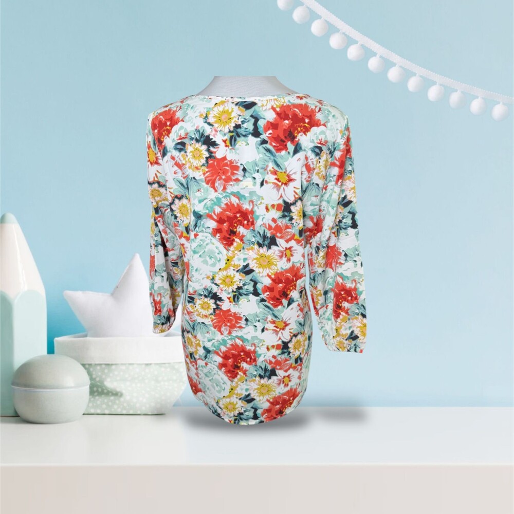 Mario Serrani Women Top Sz S NWT Green Floral V-Neck Top 3/4 Sleeves B2119 - Picture 2 of 8